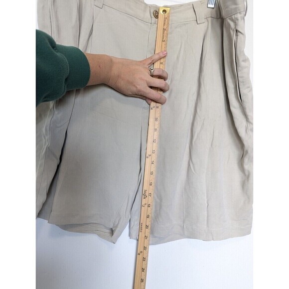 Tommy Bahama Silk Shorts Mens Size 42 Tan Pleated Casual - Picture 10 of 10
